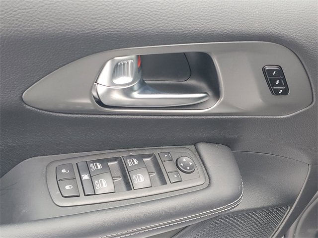 New 2026 Chrysler Pacifica Select FWD image 16