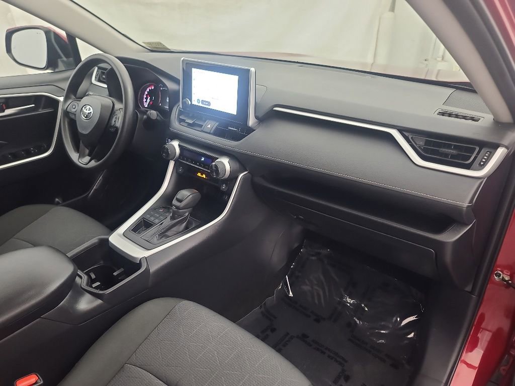 Used 2025 Toyota RAV4 XLE AWD/4WD image 15