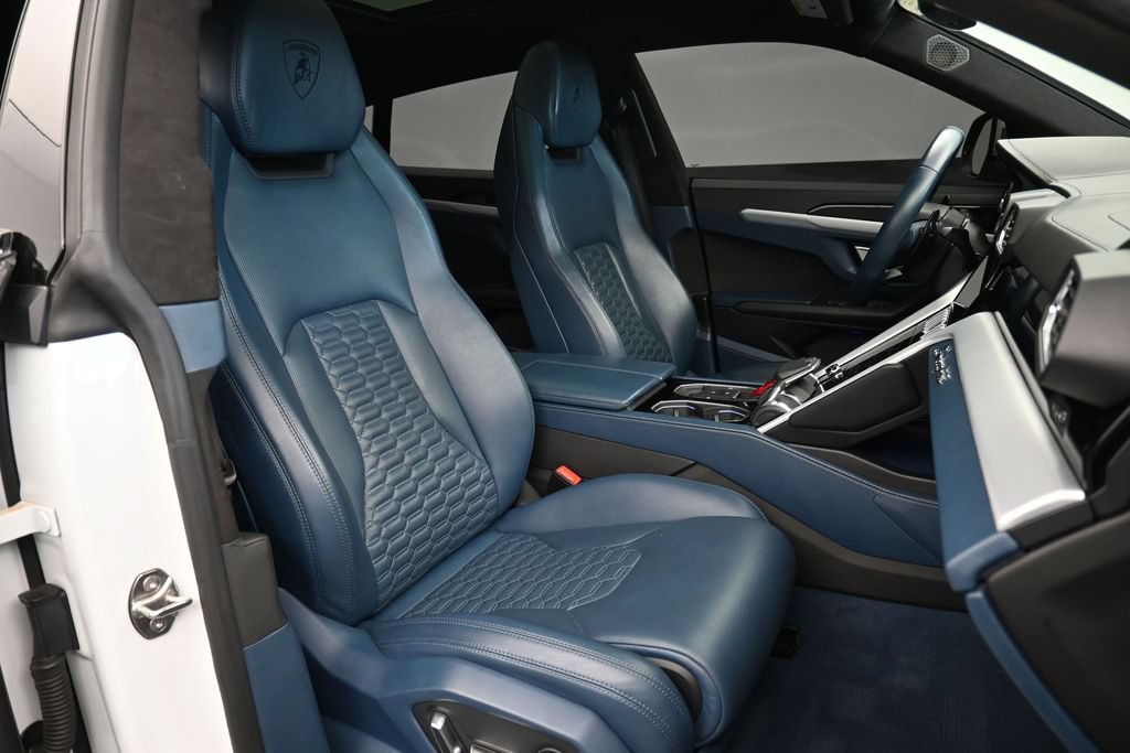 Used 2020 Lamborghini Urus AWD/4WD image 27