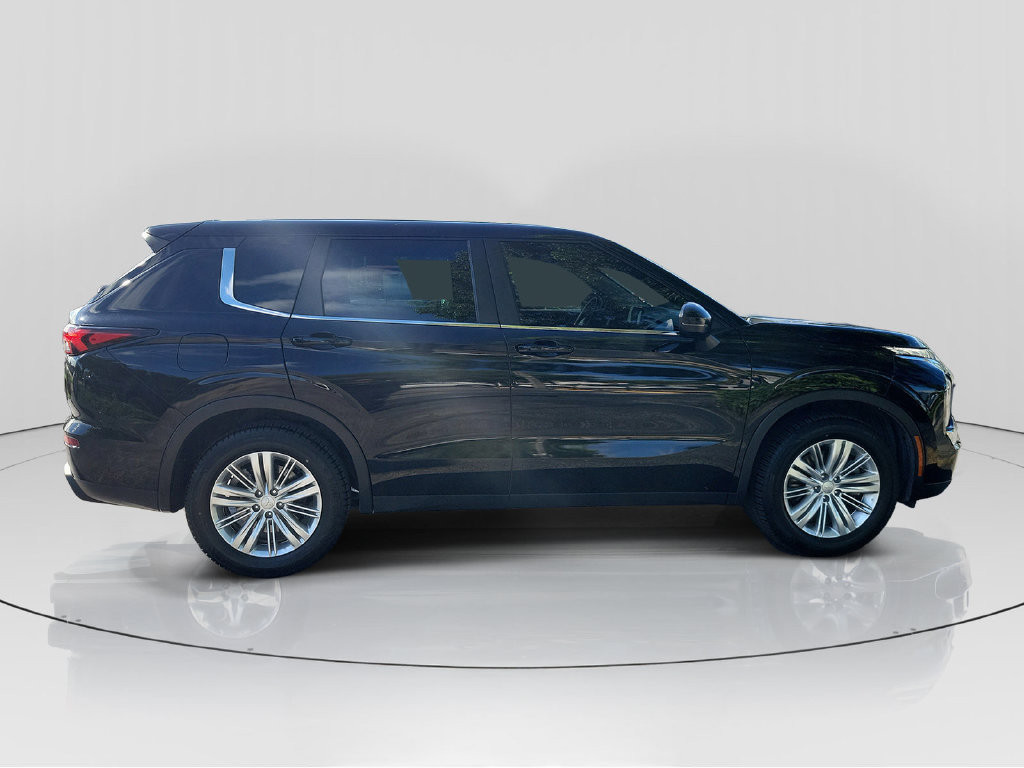 Used 2023 Mitsubishi Outlander ES FWD image 8