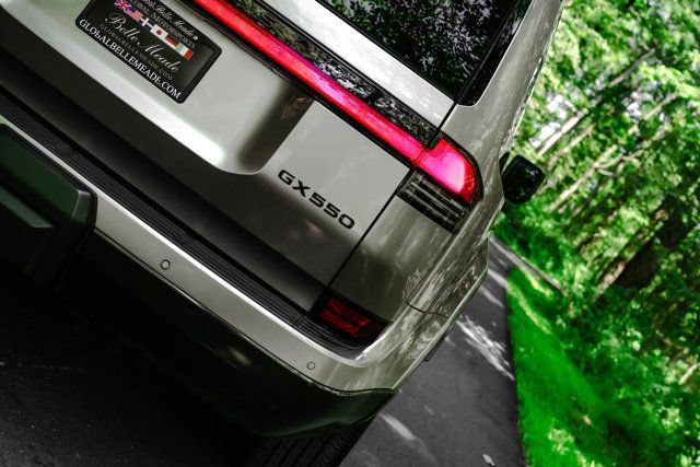 Used 2024 Lexus GX 550 w/ Cold Area Package AWD/4WD image 9