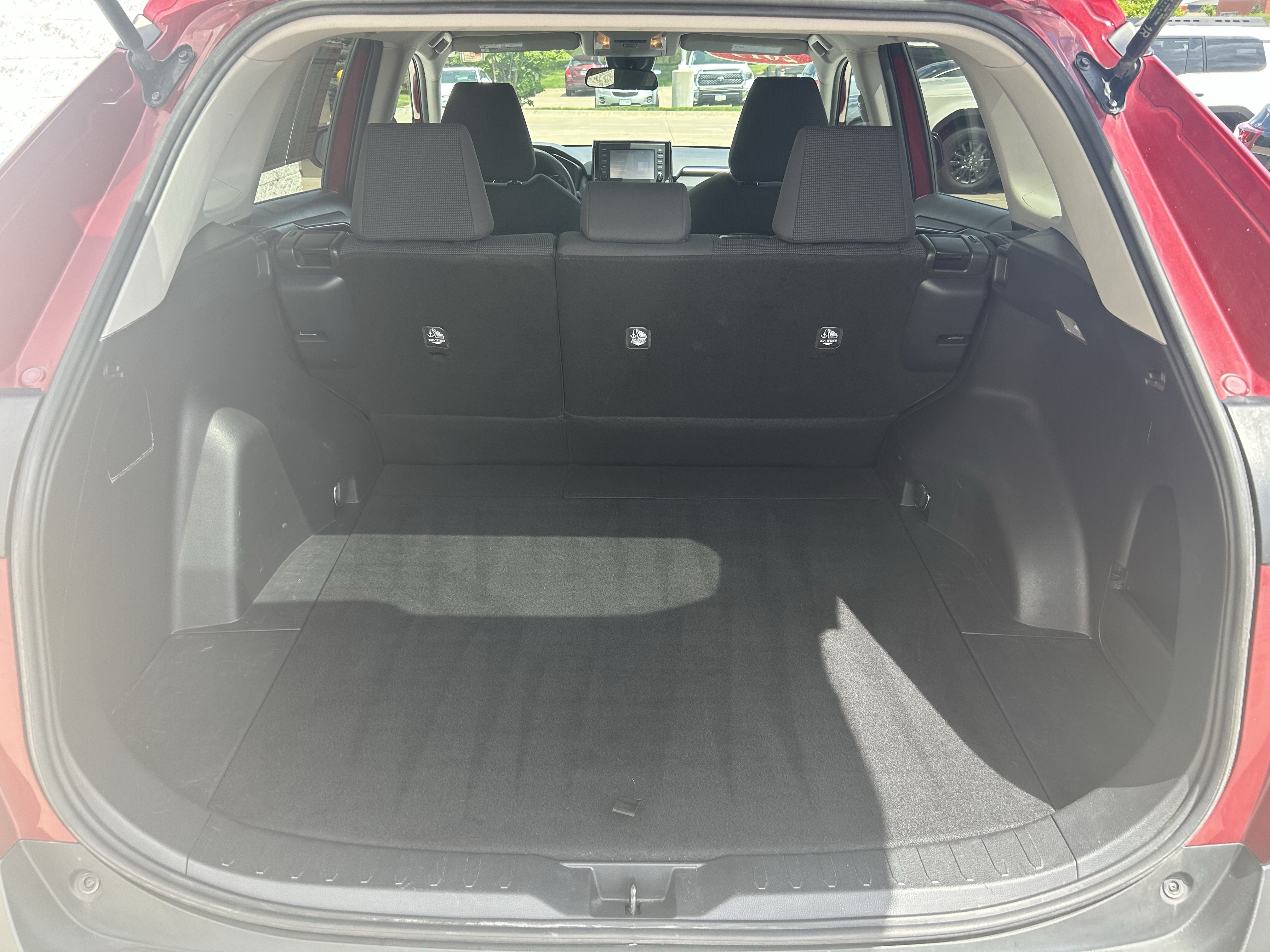 Used 2019 Toyota RAV4 LE AWD/4WD image 20