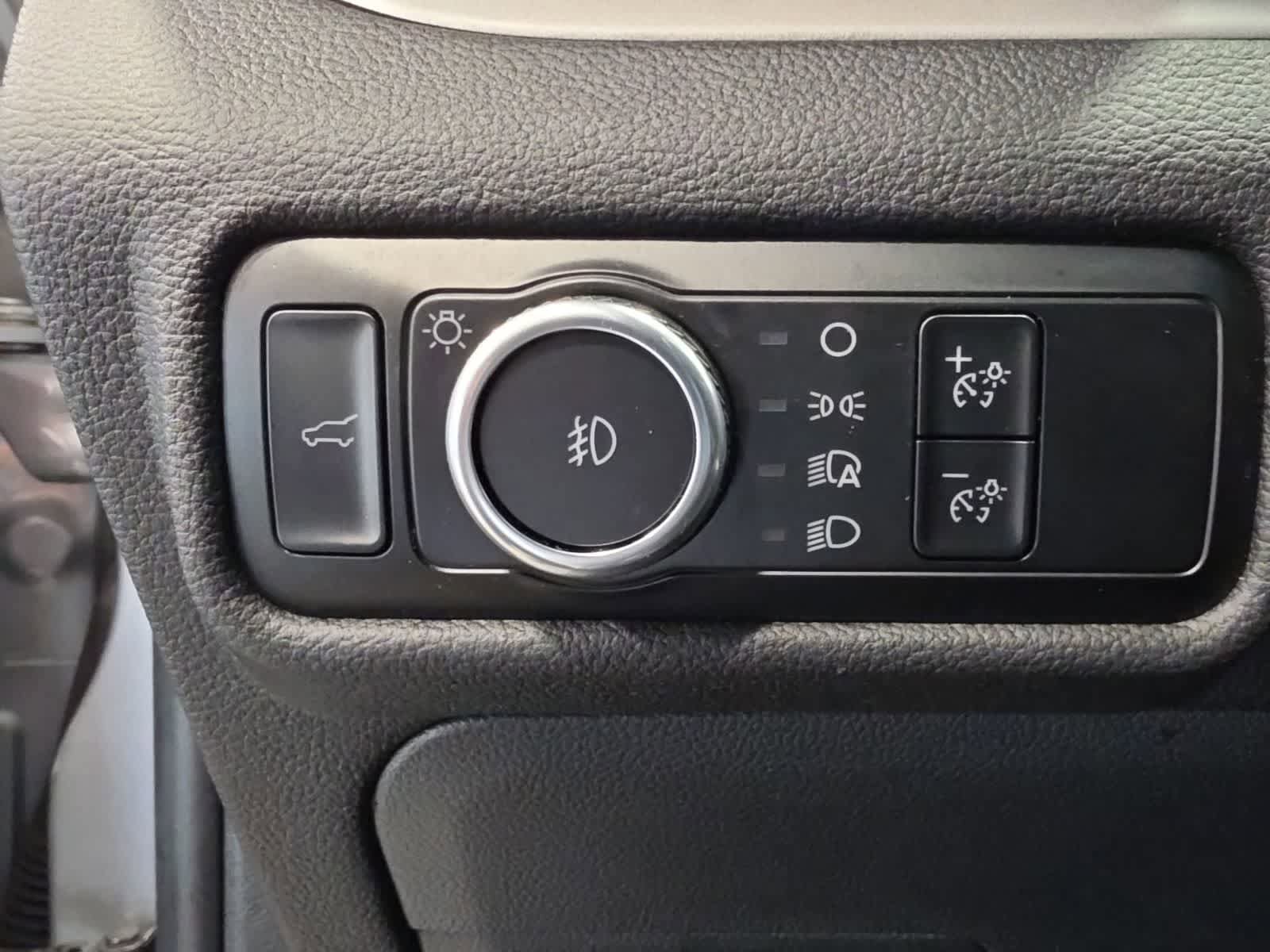 Used 2023 Ford Explorer XLT w/ Equipment Group 202A AWD/4WD image 19
