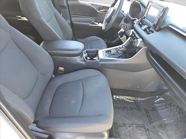 Used 2021 Toyota RAV4 LE w/ Carpet Mat Package (TMS) AWD/4WD image 21