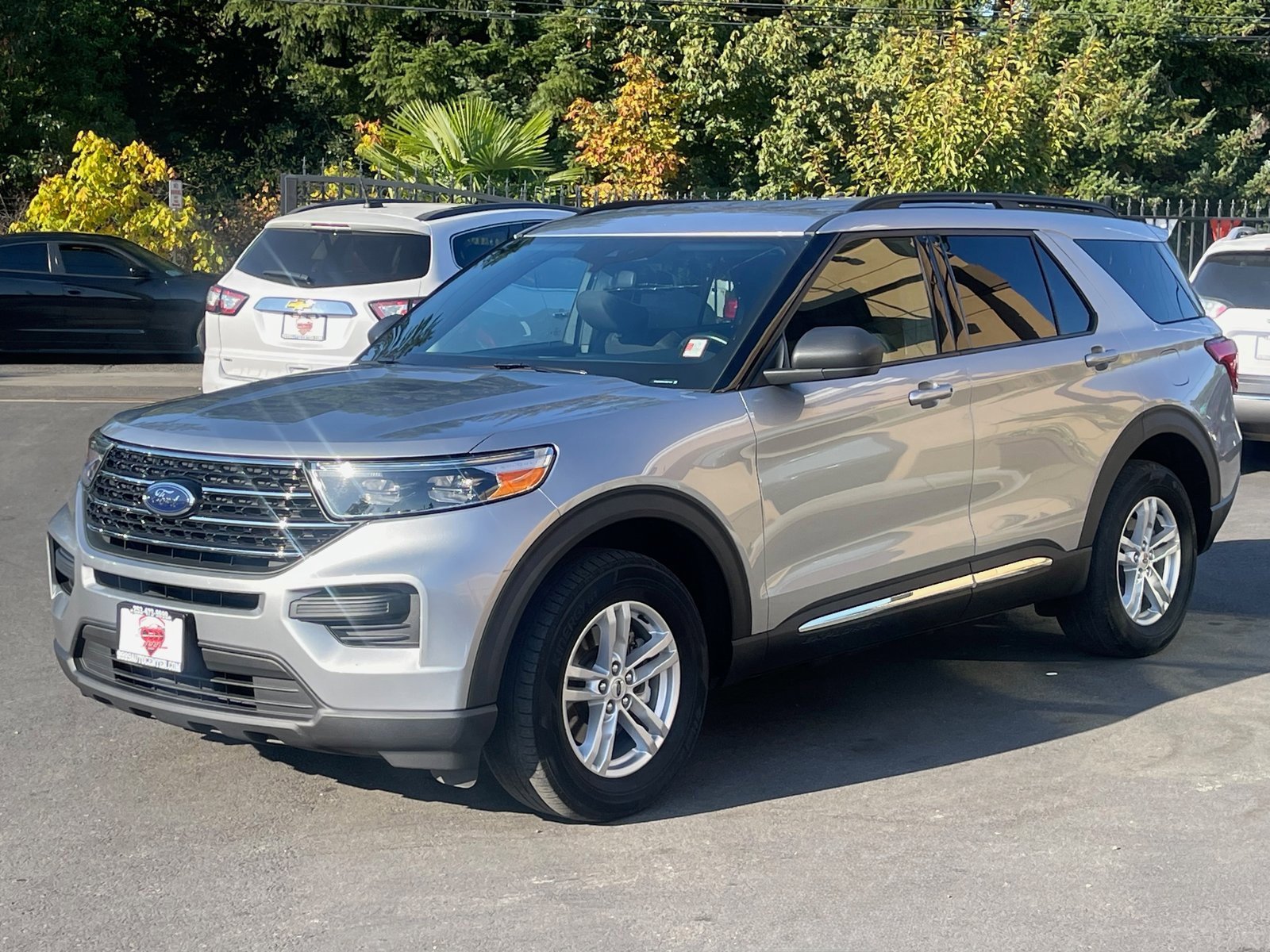 Used 2020 Ford Explorer XLT image 3