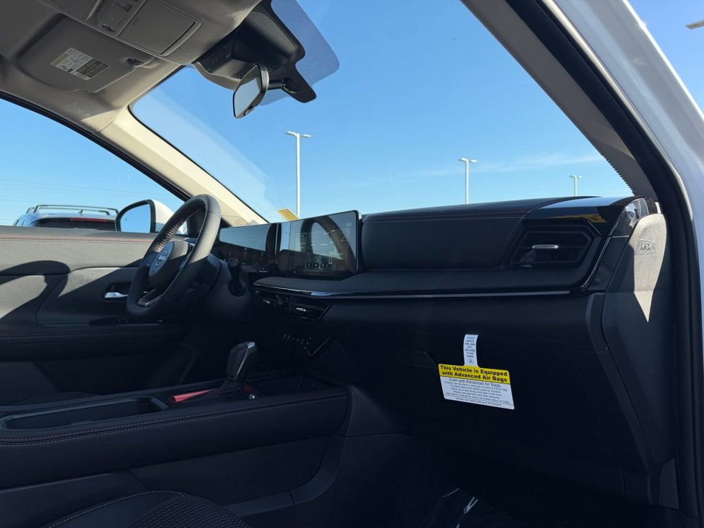 Used 2025 Nissan Kicks SR image 21