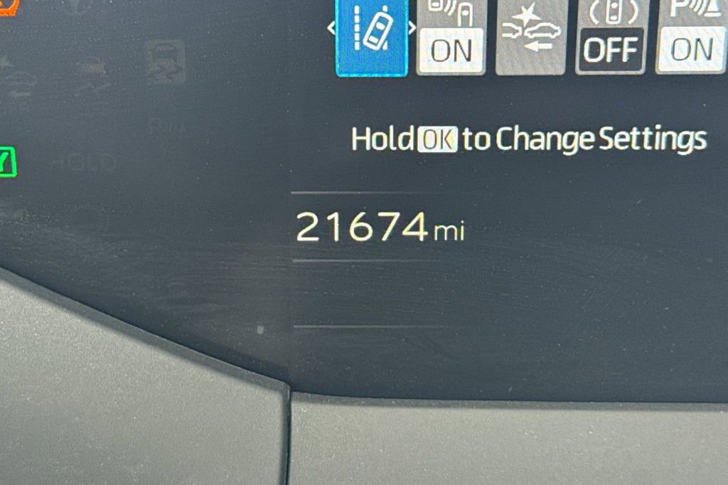 Used 2025 Toyota Prius XLE FWD image 34