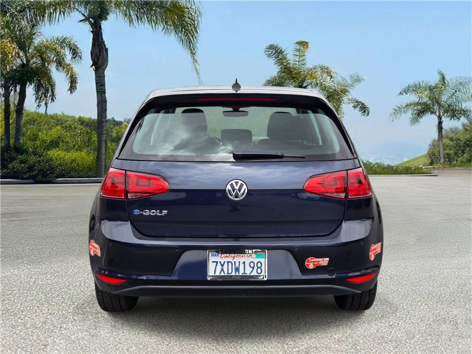 Used 2016 Volkswagen e-Golf SEL Premium w/ Driver Assistance Package FWD image 5