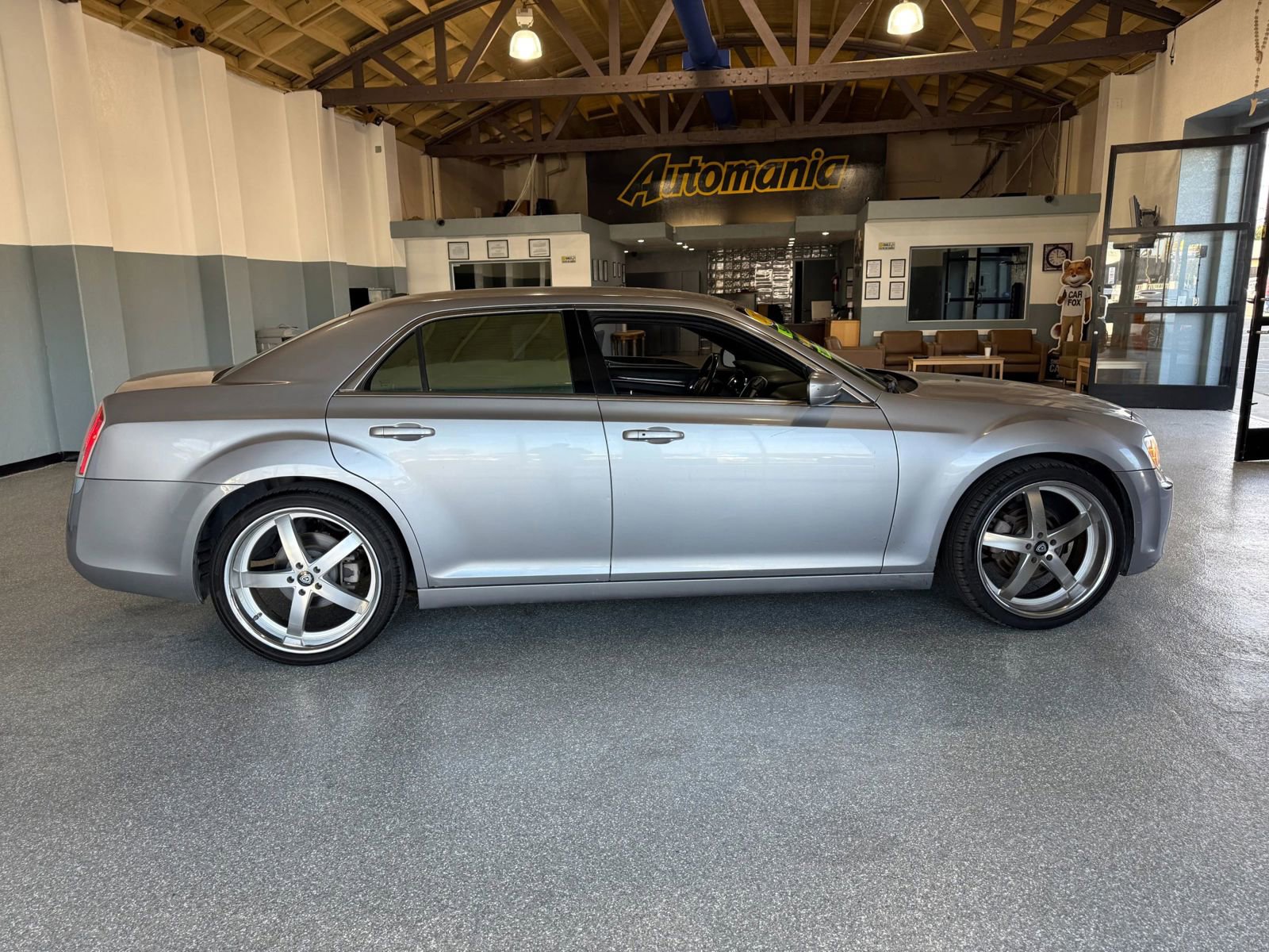 Used 2013 Chrysler 300 RWD image 8