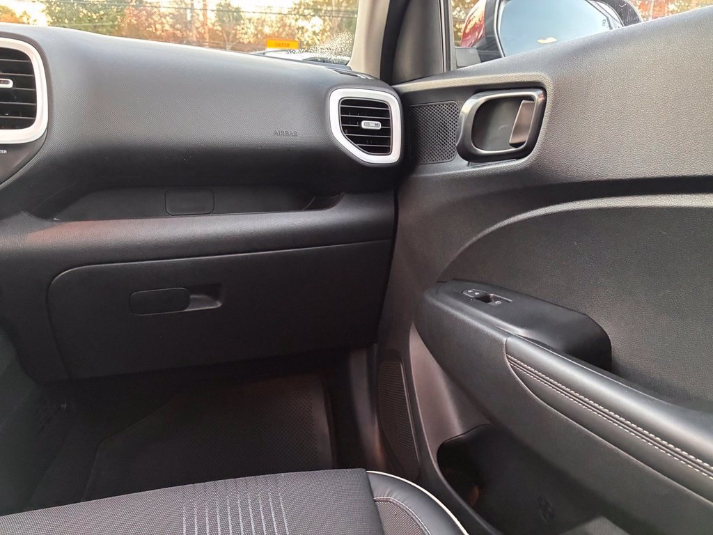 Certified 2024 Hyundai Venue Limited FWD image 39