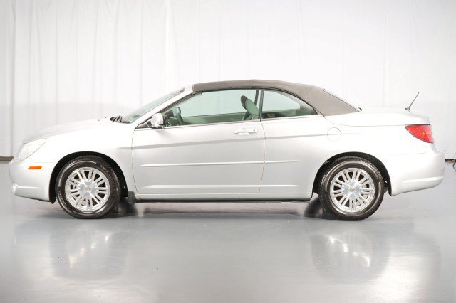 Used 2008 Chrysler Sebring Touring FWD image 3