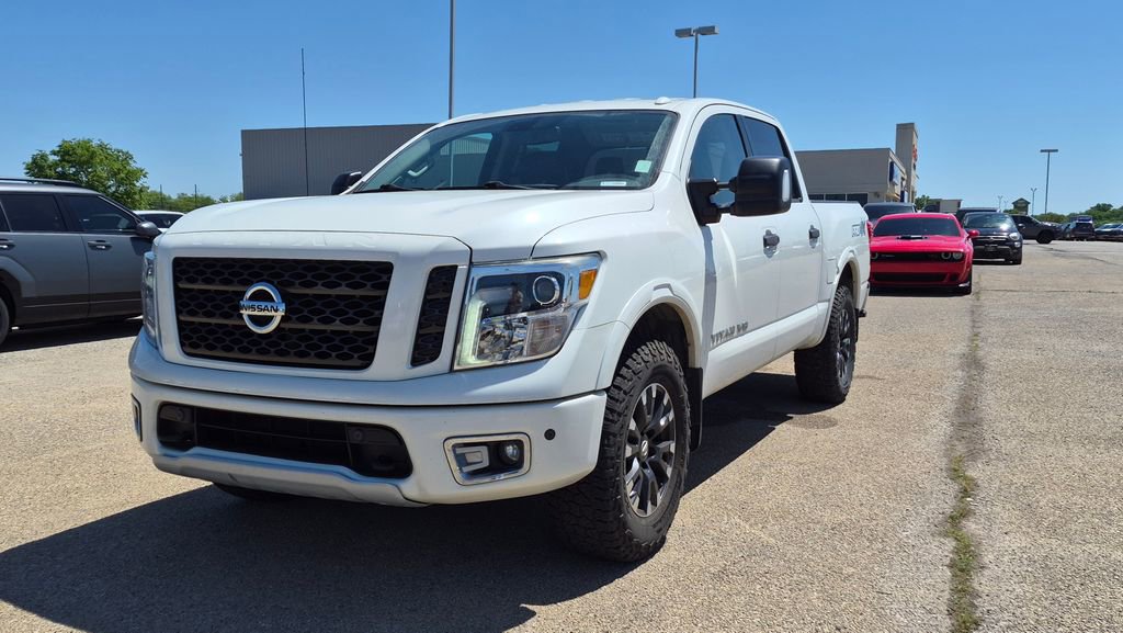 Used 2018 Nissan Titan PRO-4X w/ Pro-4x Convenience Package AWD/4WD image 6