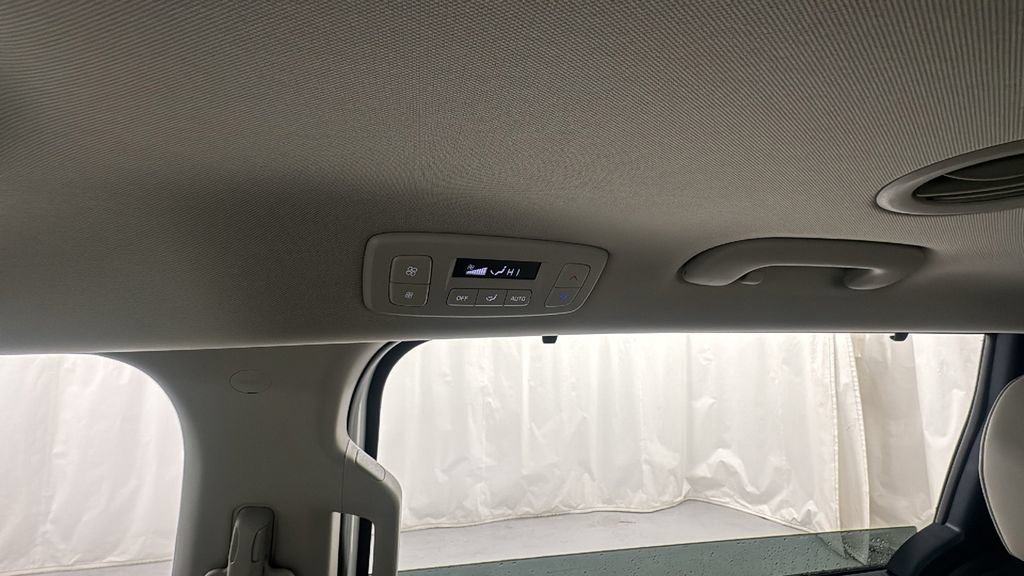 New 2026 Kia Carnival SX w/ SX Dark Edition Package FWD image 43