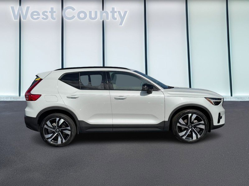 Certified 2023 Volvo XC40 B5 Ultimate w/ Protection Package Premier image 2