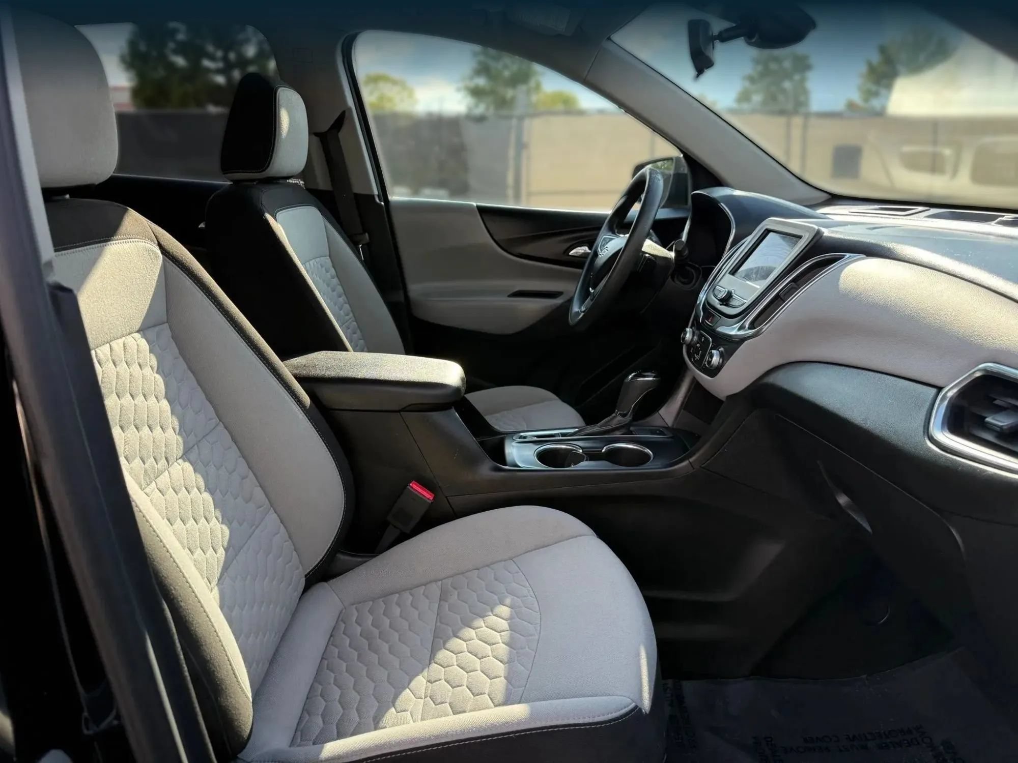 Used 2020 Chevrolet Equinox LS w/ LS Convenience Package AWD/4WD image 18