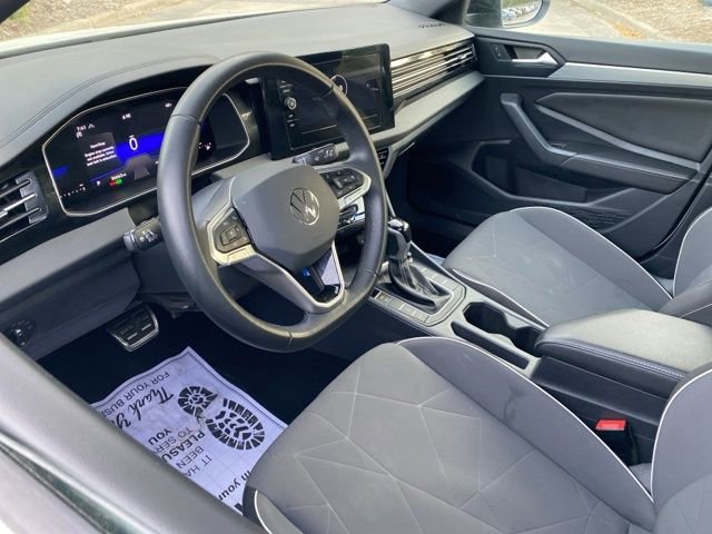 Used 2025 Volkswagen Jetta Sport image 6