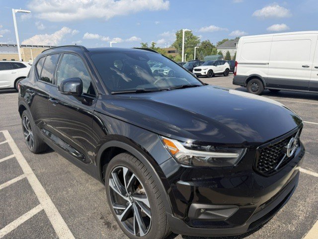Used 2019 Volvo XC40 T5 R-Design