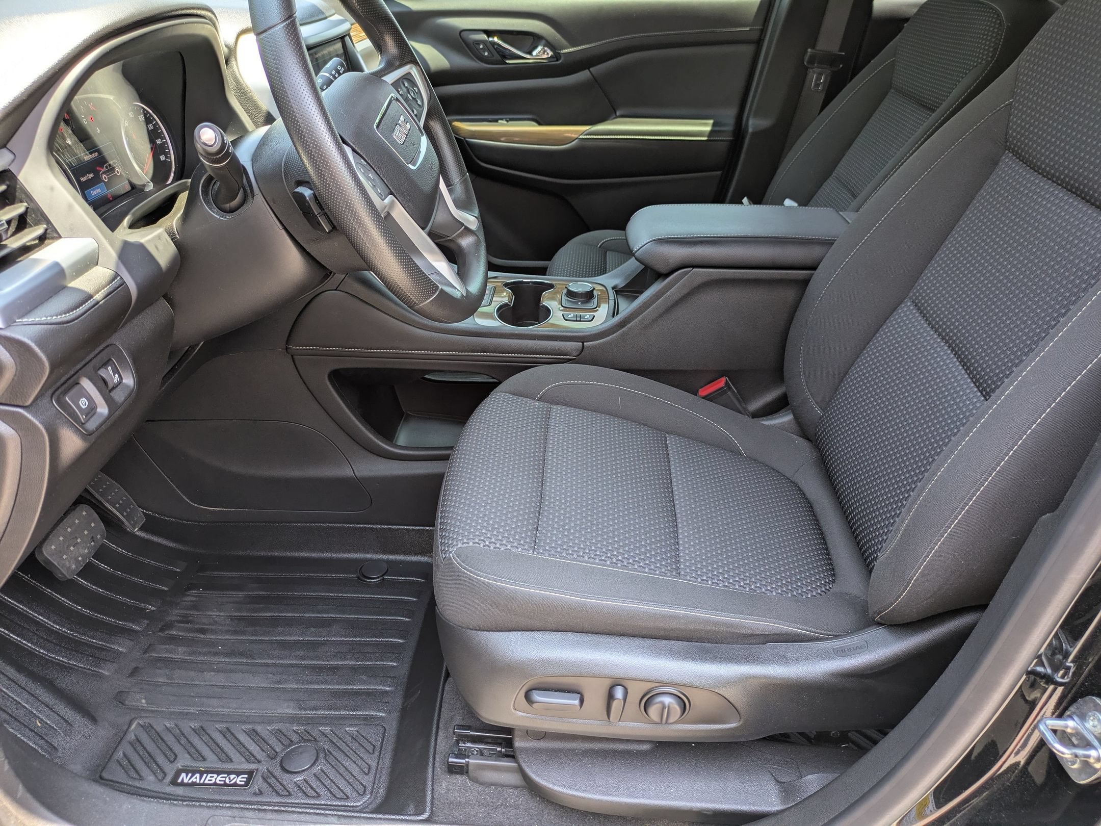Used 2021 GMC Acadia SLE w/ Driver Convenience Package FWD image 12