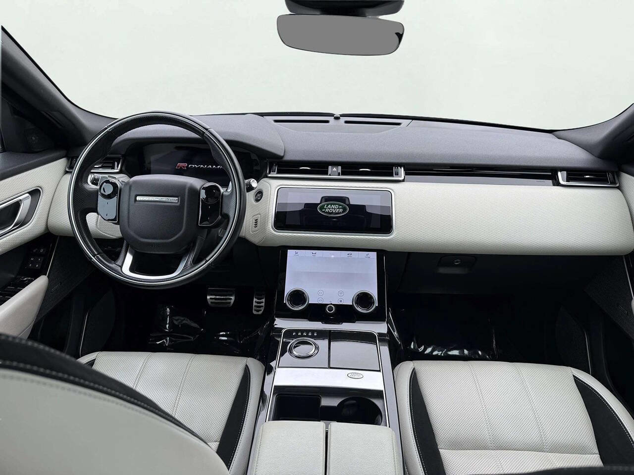 Used 2018 Land Rover Range Rover Velar R-Dynamic SE AWD/4WD image 14