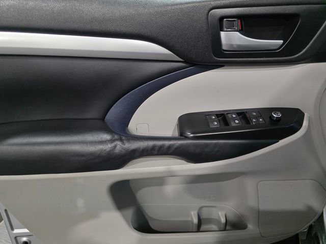 Used 2014 Toyota Highlander XLE AWD/4WD image 10