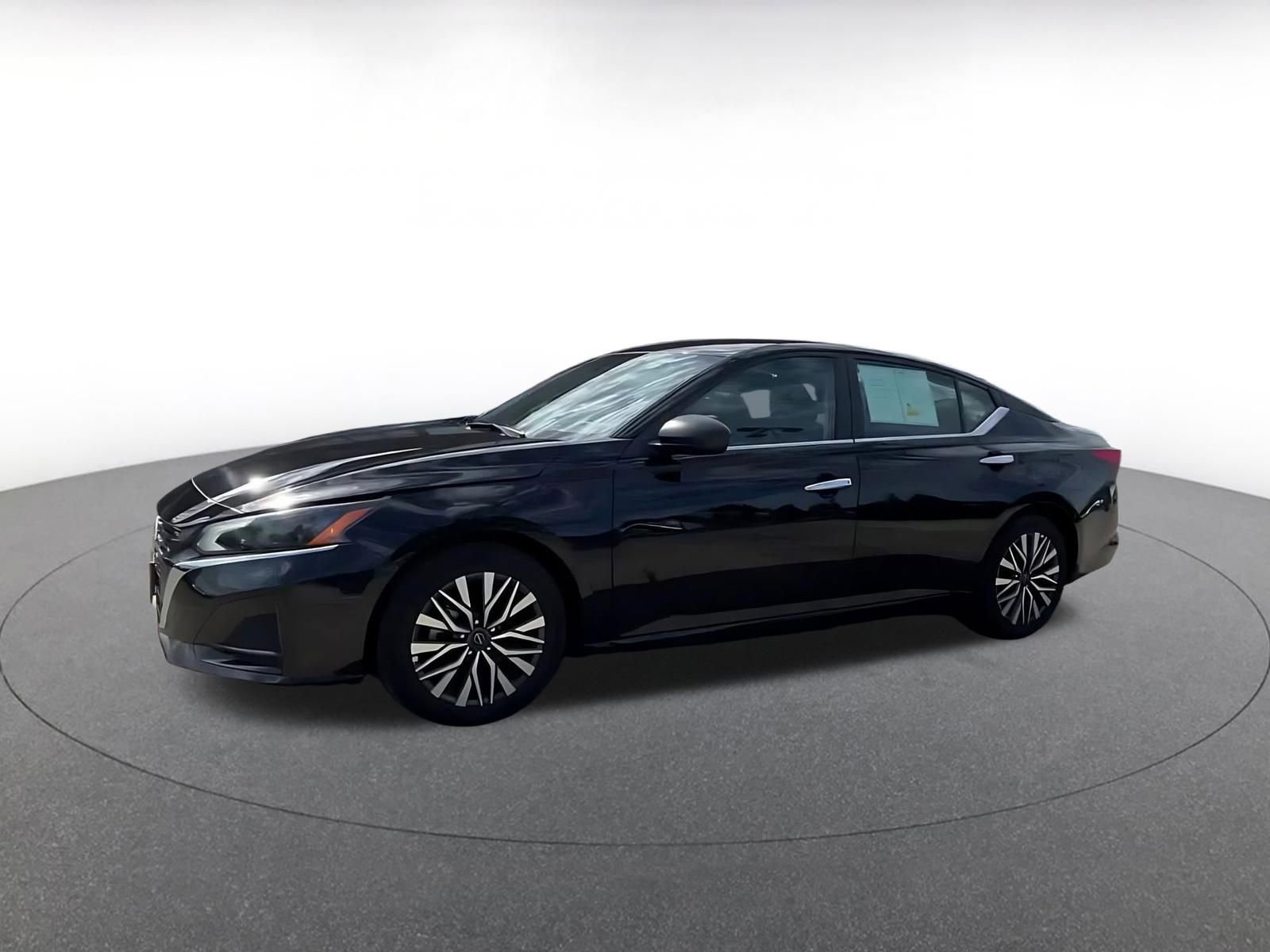 Used 2025 Nissan Altima 2.5 SV FWD image 8