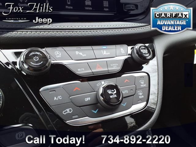 New 2026 Chrysler Pacifica Limited image 22