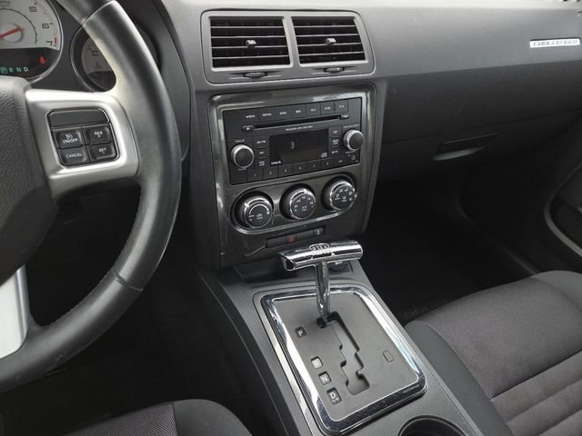 Used 2013 Dodge Challenger SXT image 30