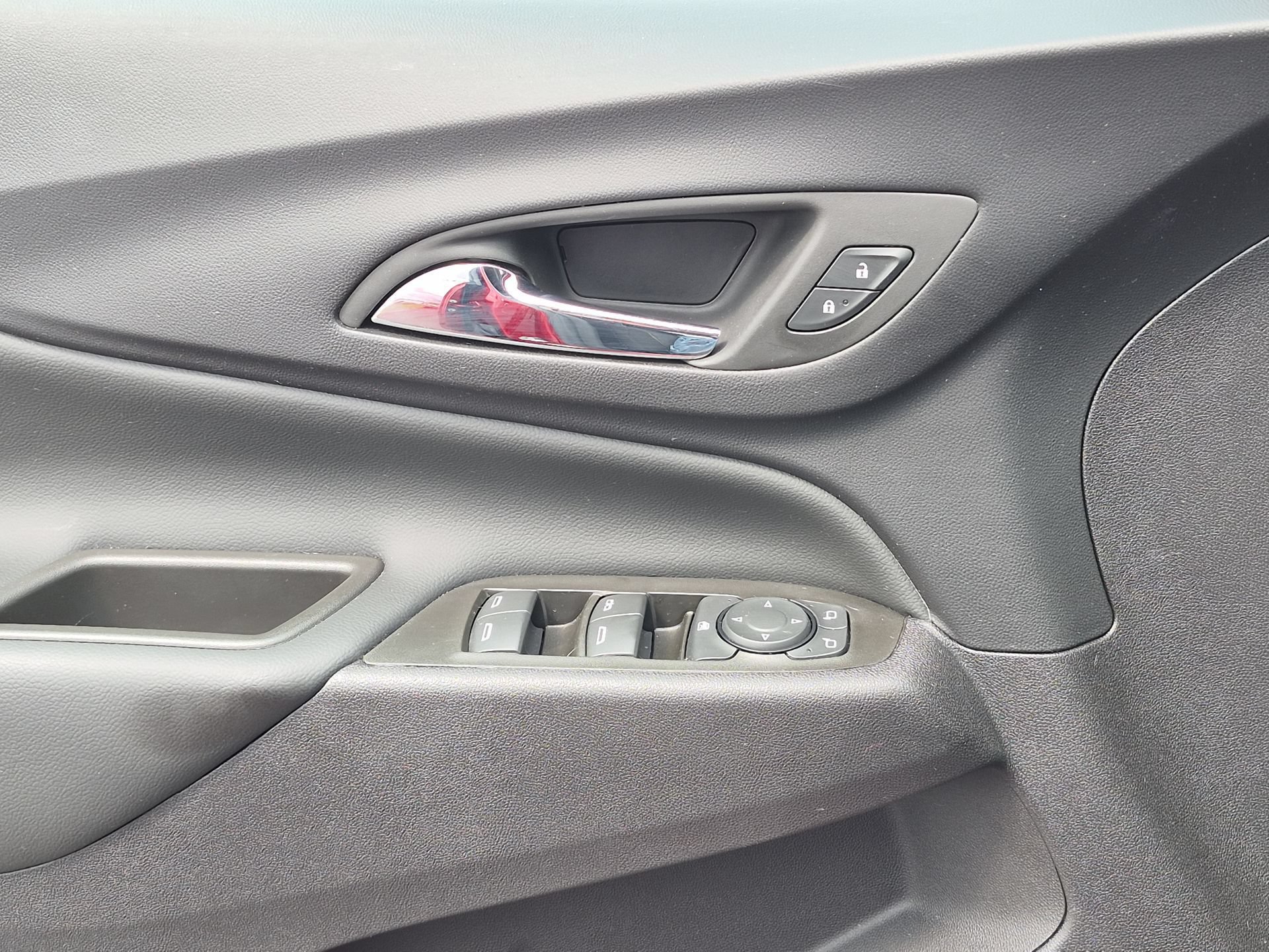 Certified 2024 Chevrolet Equinox LT FWD image 23