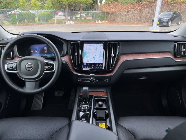 Used 2023 Volvo XC60 B5 Plus AWD/4WD image 11
