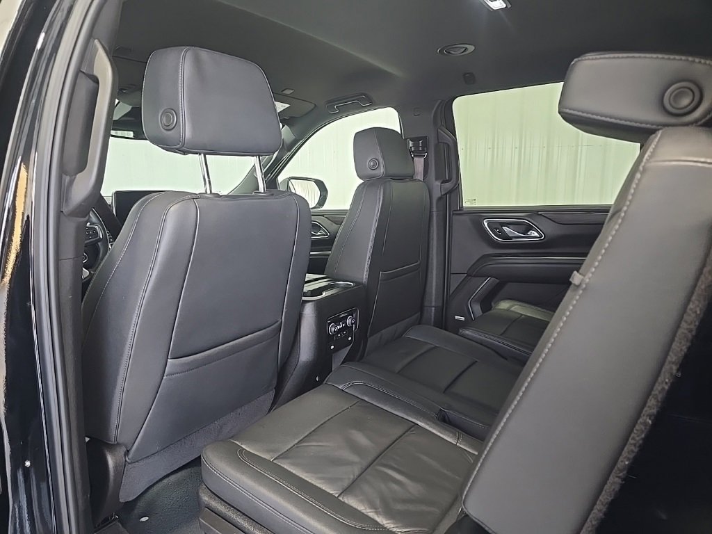 Used 2024 Chevrolet Suburban LT image 19