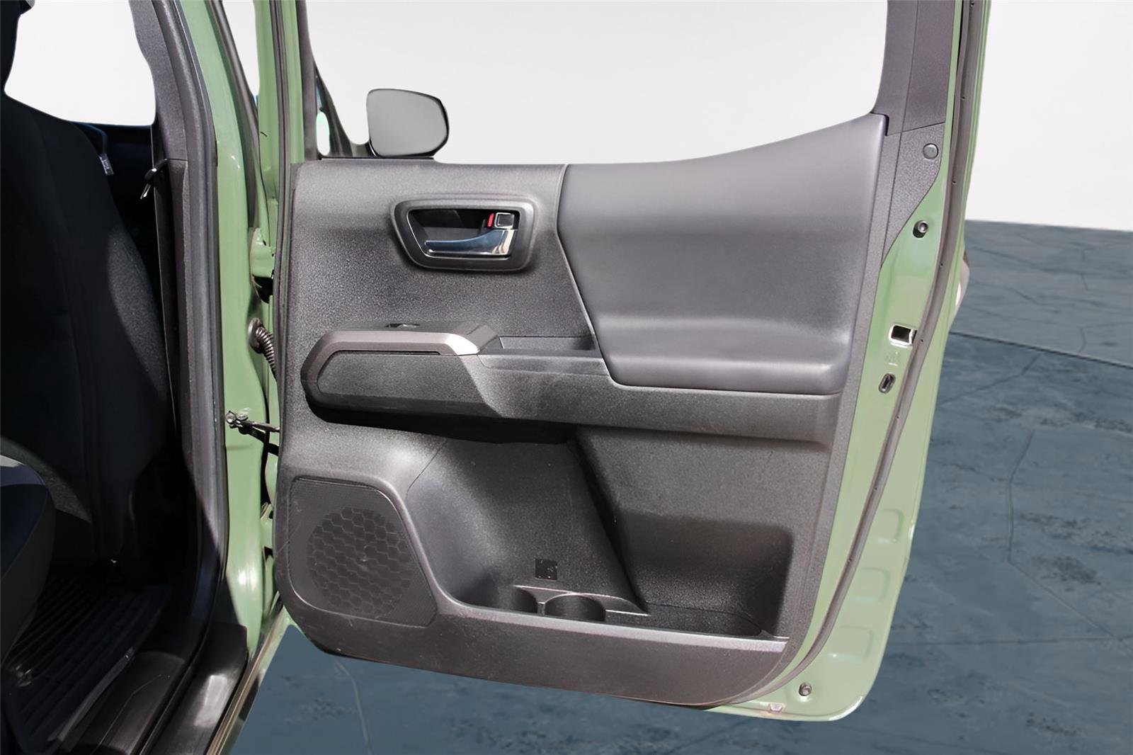 Used 2022 Toyota Tacoma TRD Sport w/ Technology Package image 27