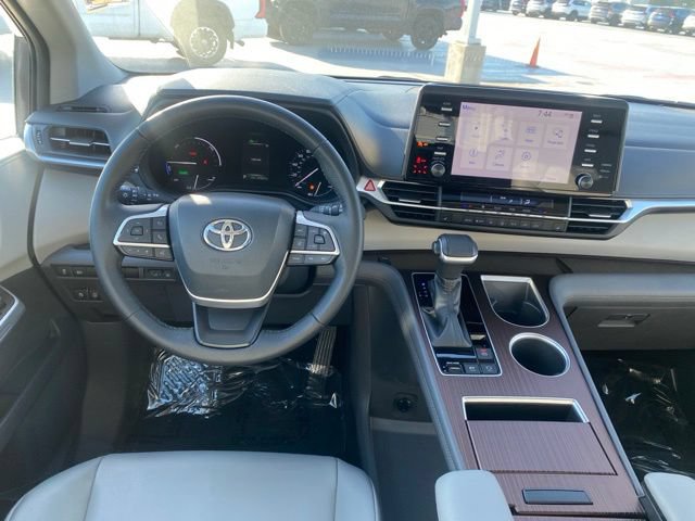 Used 2021 Toyota Sienna XLE AWD/4WD image 11