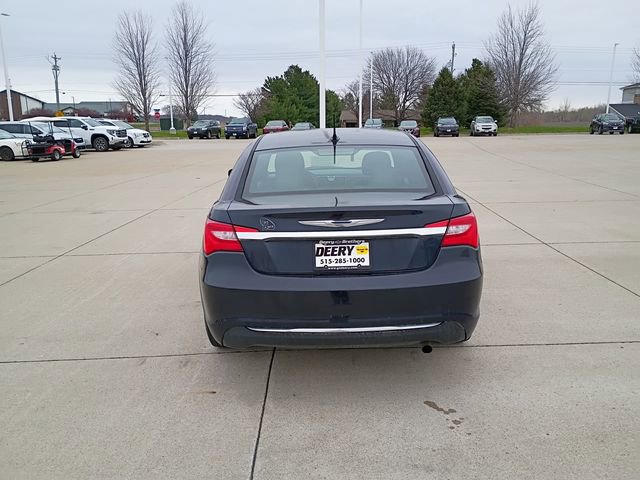 Used 2011 Chrysler 200 Touring image 6