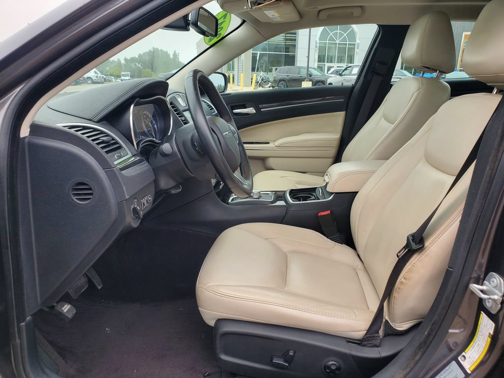 Used 2017 Chrysler 300 Limited w/ Value Package AWD/4WD image 15