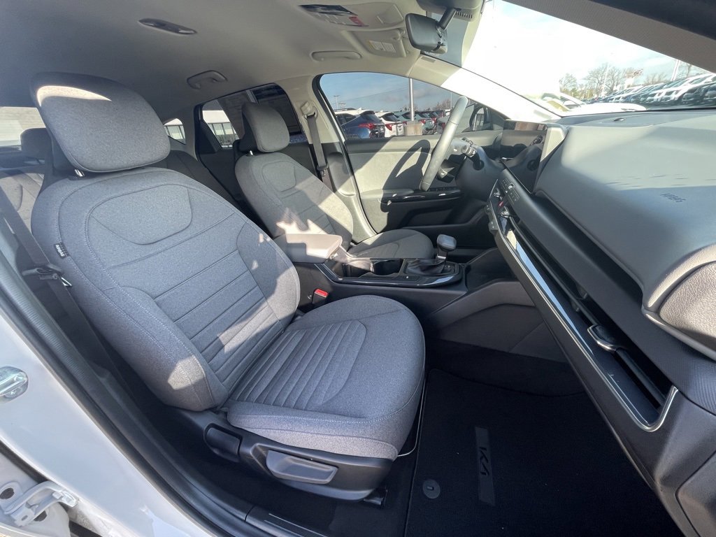 Certified 2025 Kia K4 EX image 28