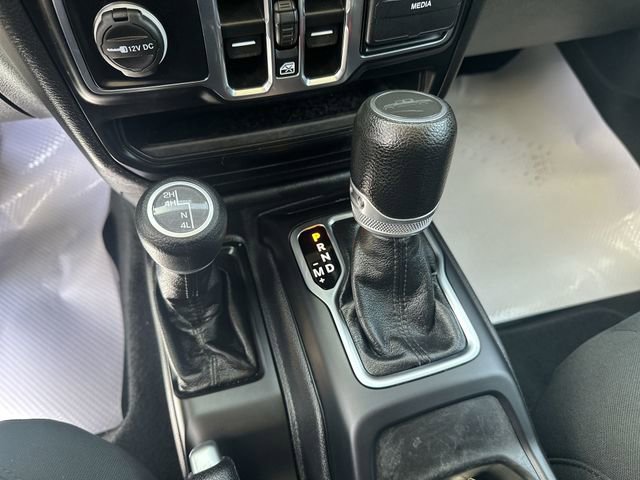 Used 2021 Jeep Gladiator Sport AWD/4WD image 17
