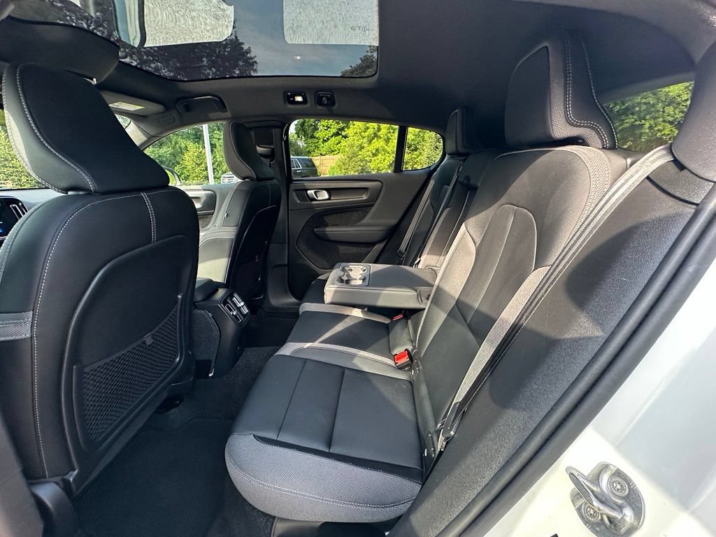 Used 2023 Volvo C40 Recharge Core AWD/4WD image 16