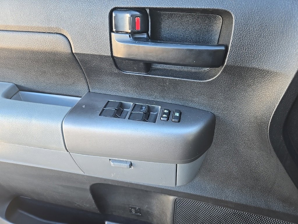 Used 2013 Toyota Tundra 4x4 CrewMax image 34