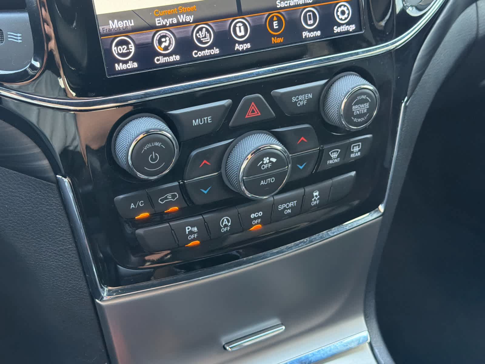 Used 2020 Jeep Grand Cherokee Altitude AWD/4WD image 22