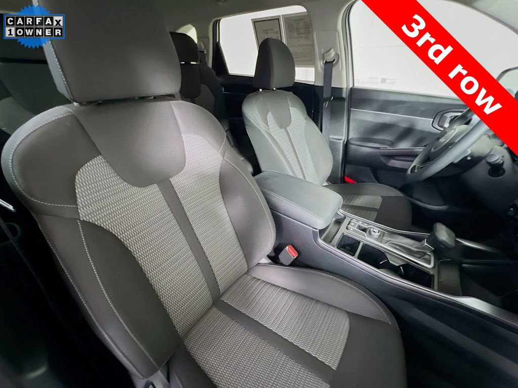 Certified 2025 Kia Sorento LX image 27