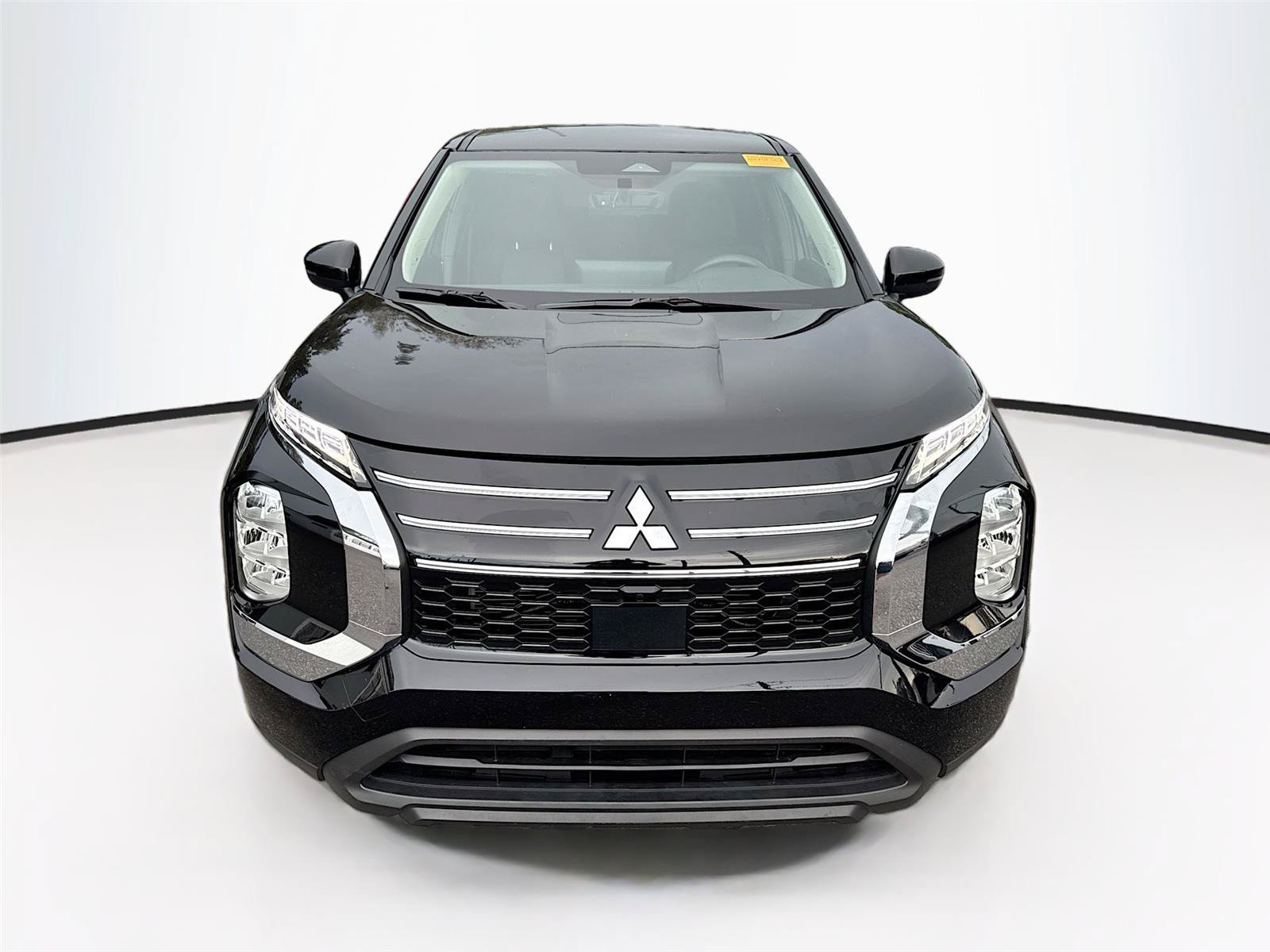Used 2025 Mitsubishi Outlander ES FWD image 6