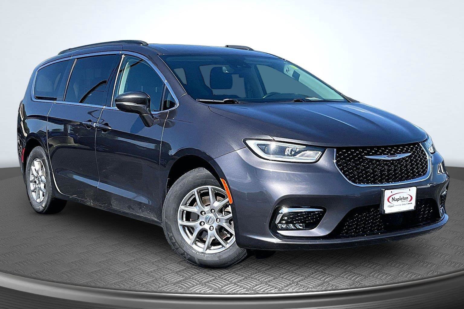 Used 2021 Chrysler Pacifica Touring w/ Cold Weather Group FWD image 12