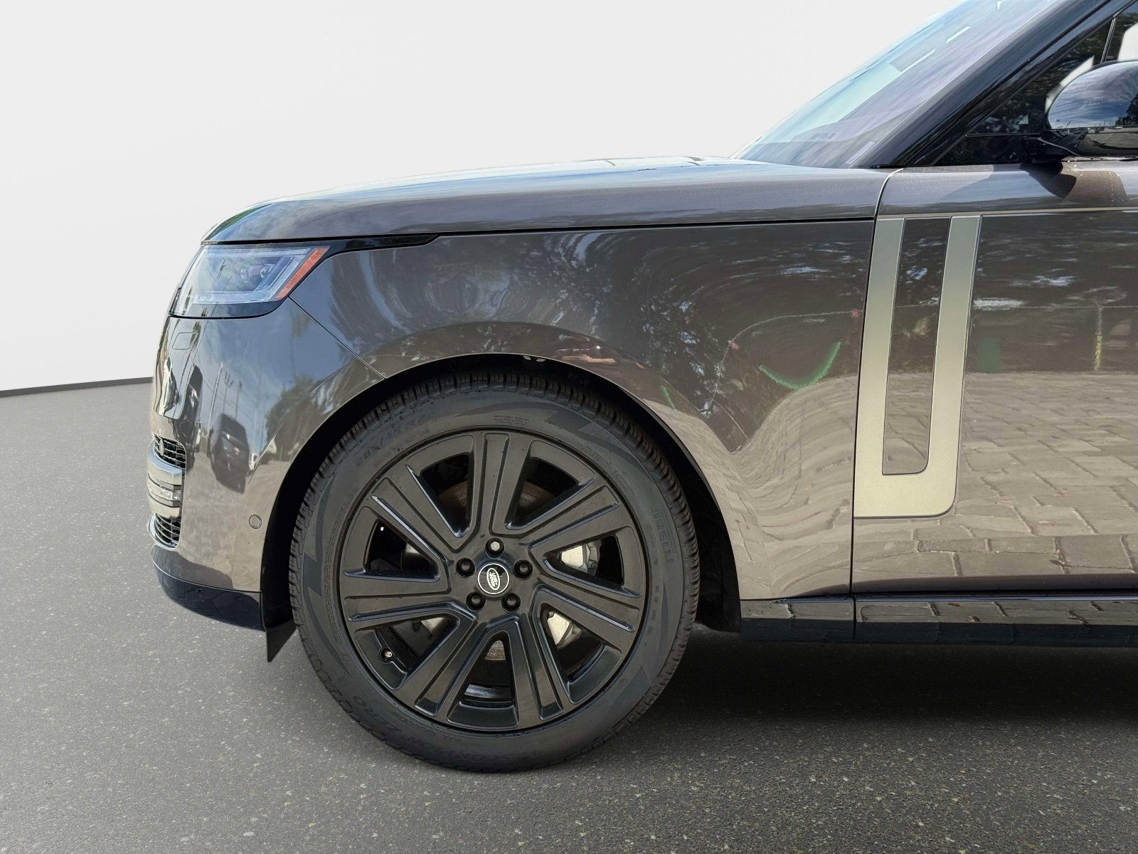 Used 2022 Land Rover Range Rover Long Wheelbase SE image 12