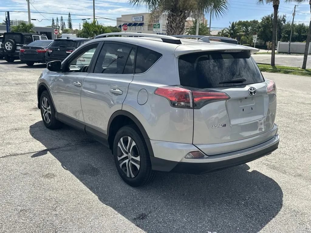 Used 2017 Toyota RAV4 LE FWD image 9