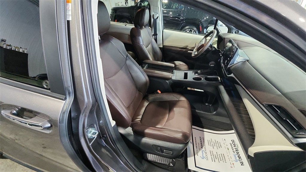 Used 2023 Toyota Sienna Platinum image 26