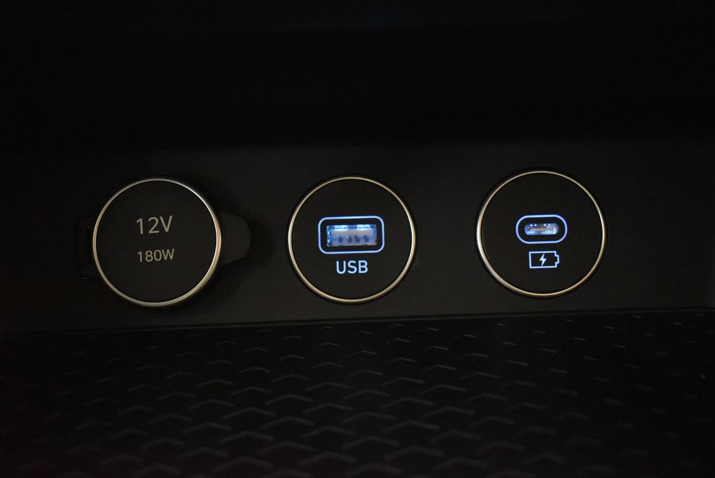 Used 2025 Genesis G70 2.5T AWD/4WD image 23