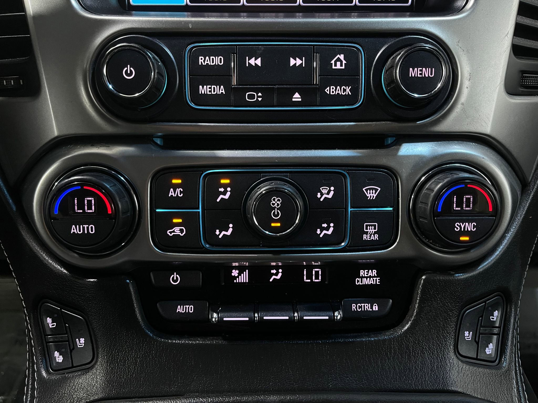 Used 2018 Chevrolet Suburban Premier image 24