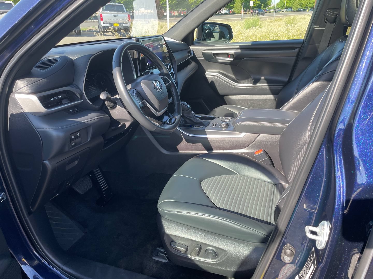 Certified 2025 Toyota Highlander XSE AWD/4WD image 11