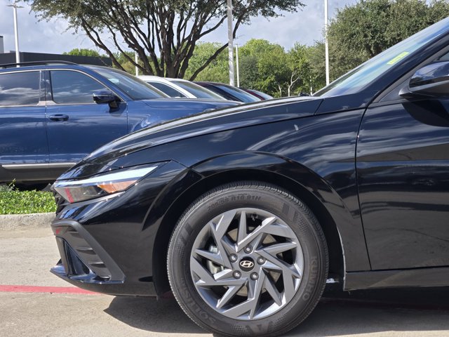 Certified 2025 Hyundai Elantra Hybrid FWD image 10
