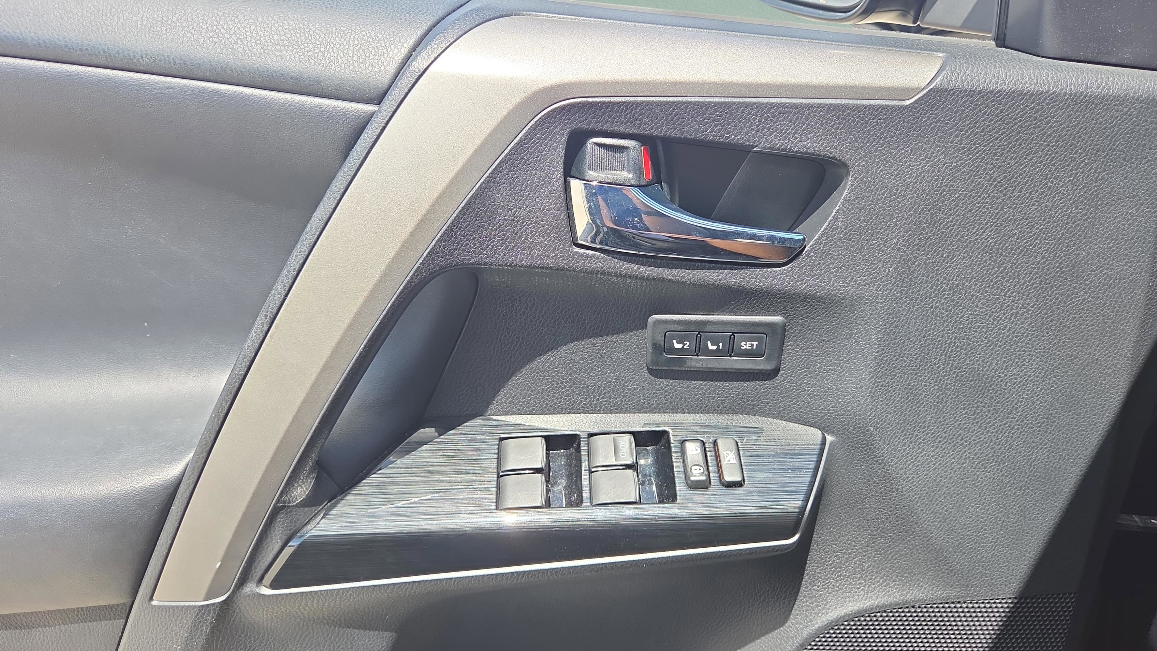 Used 2016 Toyota RAV4 Limited FWD image 38